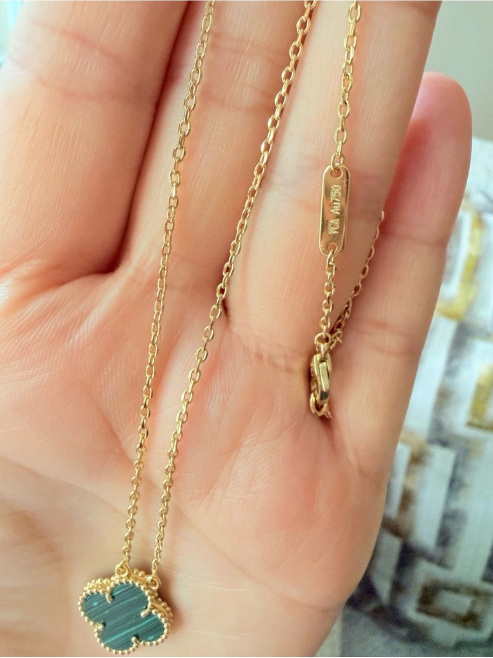 Alhambra Style Green Clover
Pendant Necklace - Gold - Picture 4 of 5